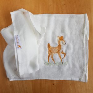 Lange brodé faon personnalisable.