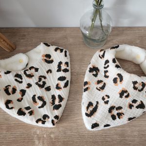 Bavoir bandana bébé personnalisé tissu double gaze léopard et éponge bambou écru