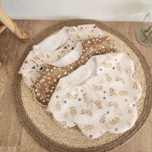Bavoir bébé fleurs tissu coton fleuri bohème et éponge bambou