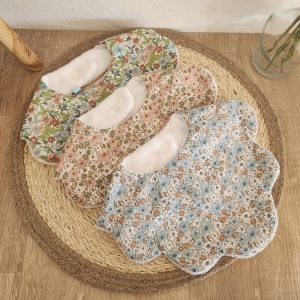 Bavoir bébé fleurs tissu coton fleuri et éponge bambou