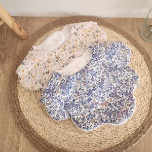 Bavoir bébé fleurs tissu coton fleuri et éponge bambou