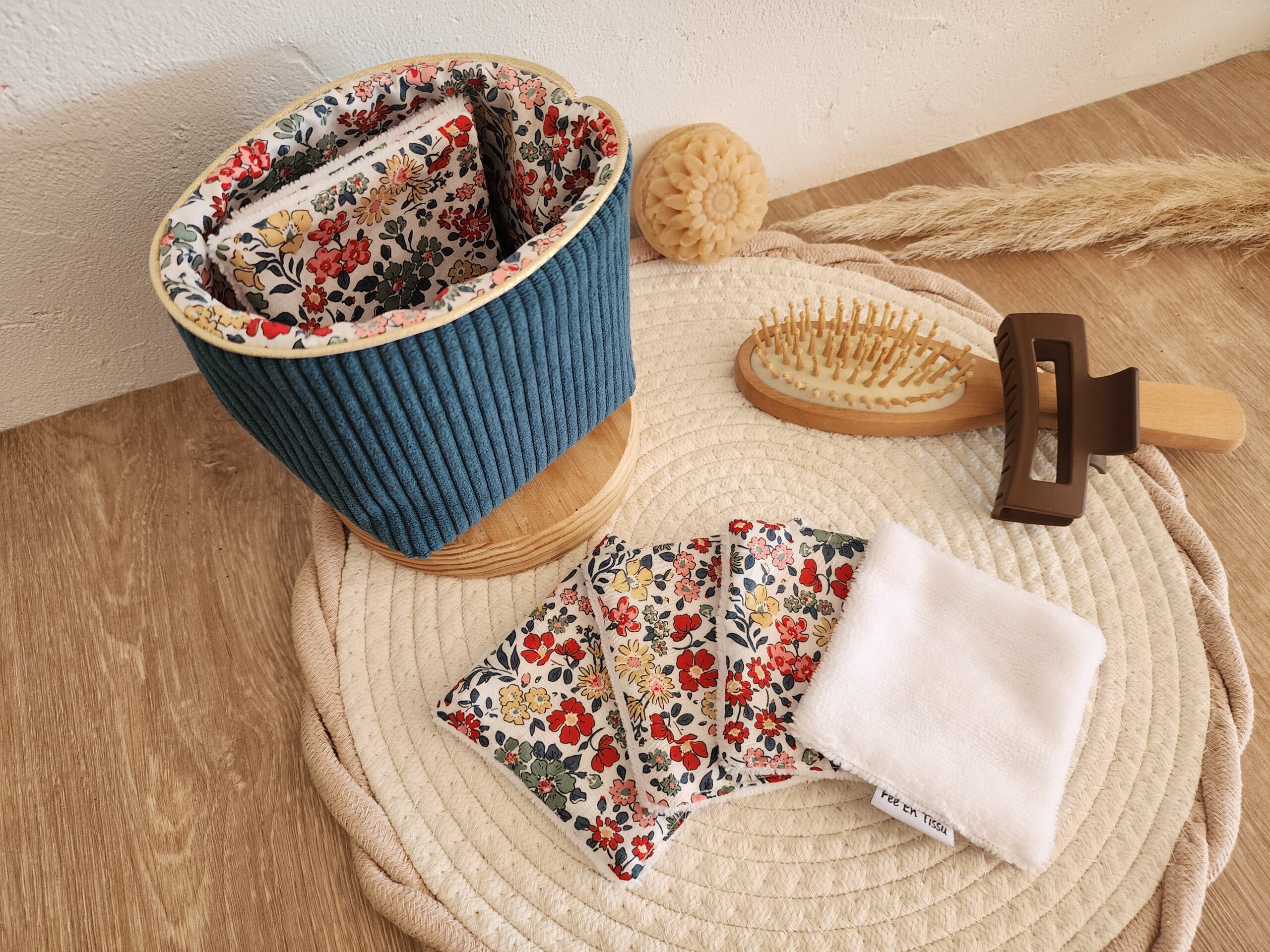 Lingettes lavables avec pochon de rangement Velours côtelé bleu canard et imprimé fleuri – Image 2