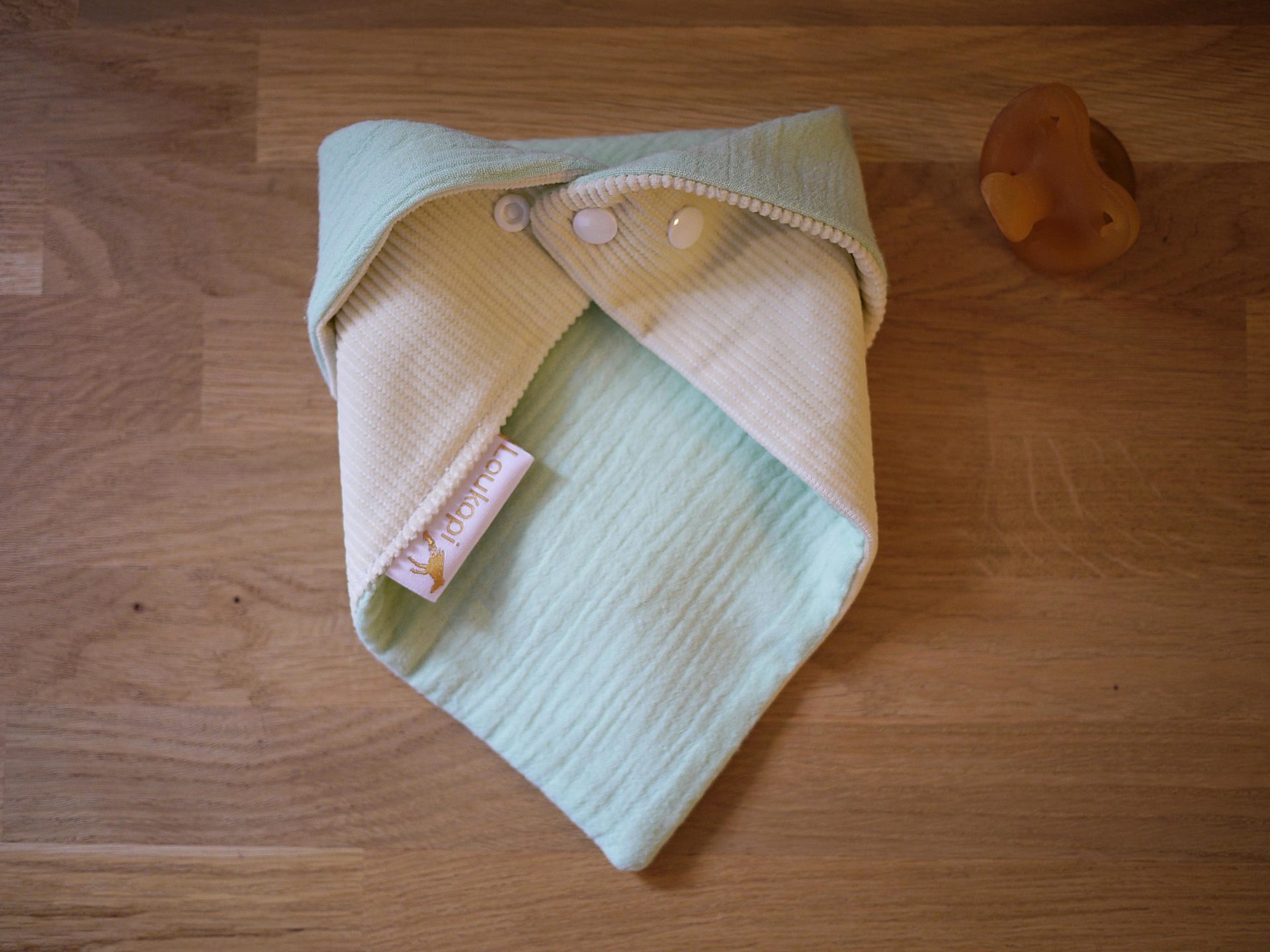 Bavoir bandana réversible Gaze de coton mint et velours – Image 6