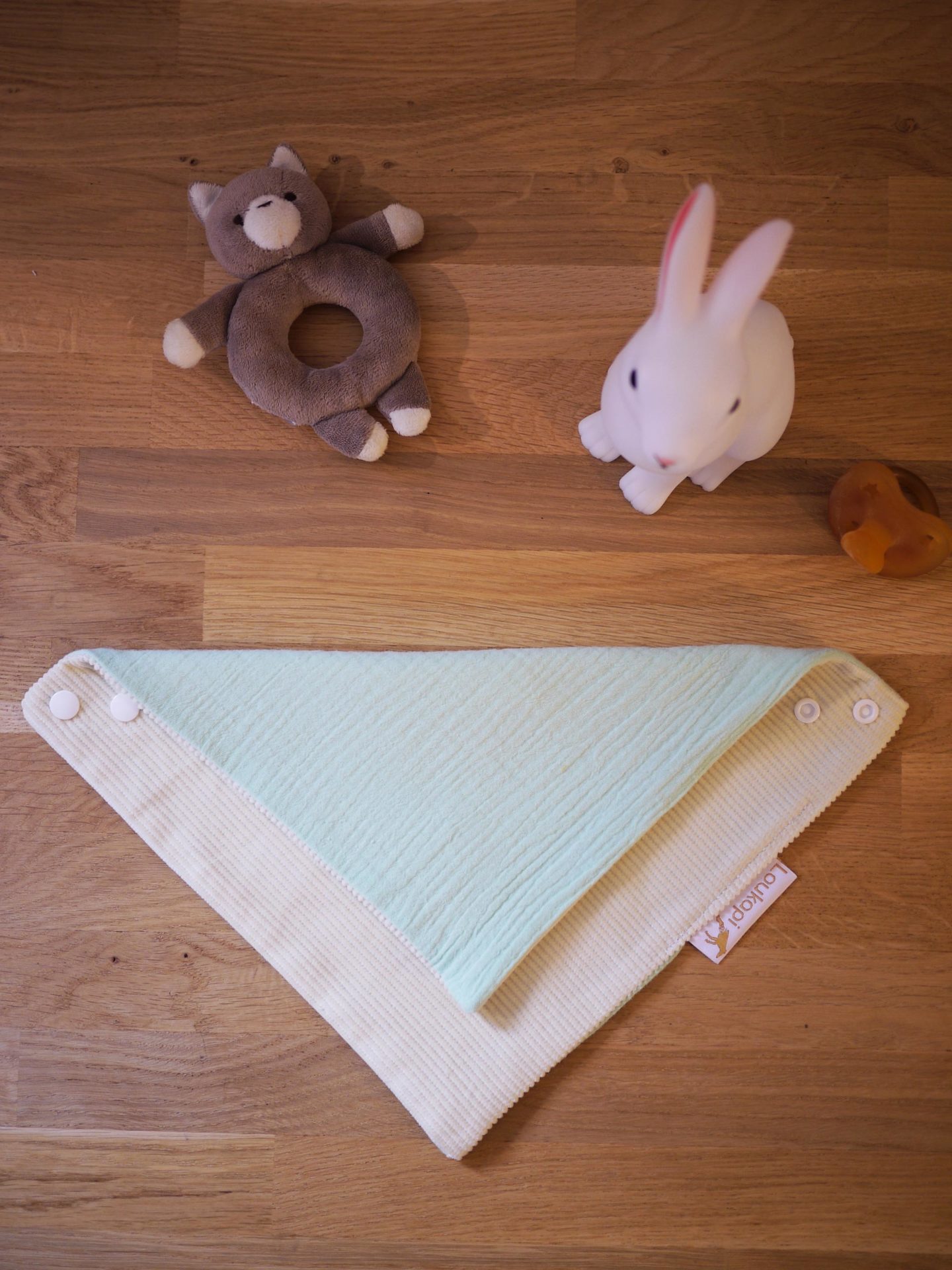 Bavoir bandana réversible Gaze de coton mint et velours – Image 4