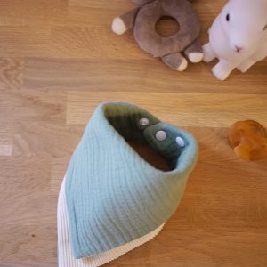 Bavoir bandana réversible Gaze de coton vert mousse et velours