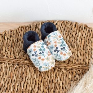 Chaussons souples velours côtelé bleu, minky et imprimé fleuri