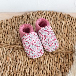 Chaussons souples velours côtelé rose, minky et imprimé fleuri