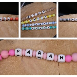 Attache tétine couleur