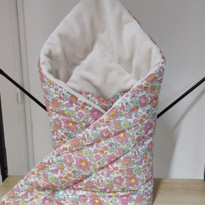 Couverture d’emmaillotage Tissu liberty / Minky ecru lisse