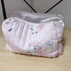 Trousse de toilette en tissu licorne fond rose