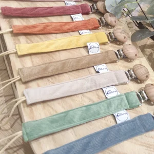 Attache tétine personnalisée velours – Prénom brodé