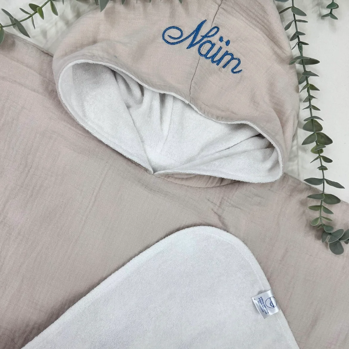 Coffret Maxi 3 accessoires – Doudou, Couverture & Cape de bain Personnalisés – Image 2