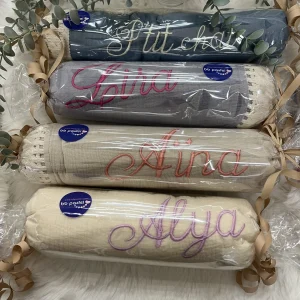 Couverture en coton bio brodée – Douceur et personnalisation