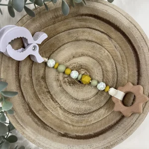 Jouet à suspendre fleur en bois