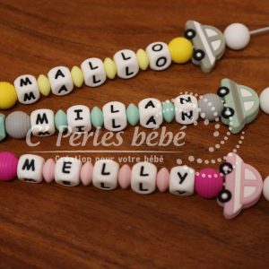 Attache tétine voiture colorée