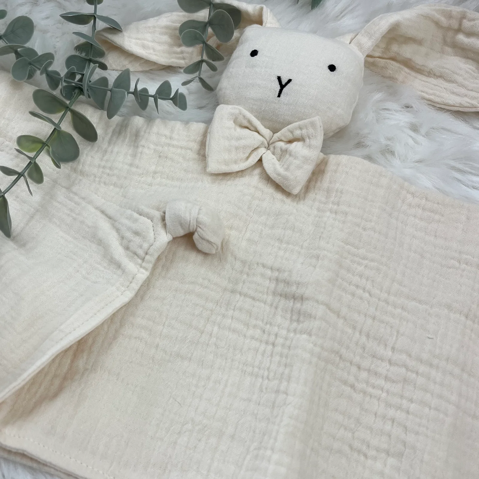 Coffret naissance jumelles personnalisé – 2 attaches tétines, 2 doudous & 2 couvertures brodées – Image 6