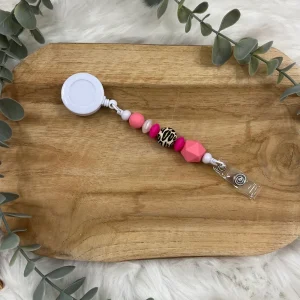 Badge rose framboise et léopard