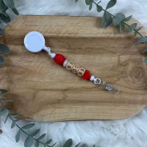 Badge “mom” rouge