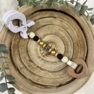 Jouet à suspendre coeur en bois