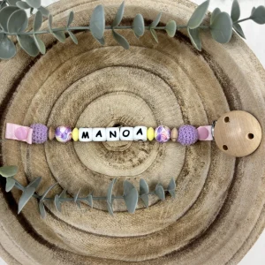 Attache tétine papillon lilas