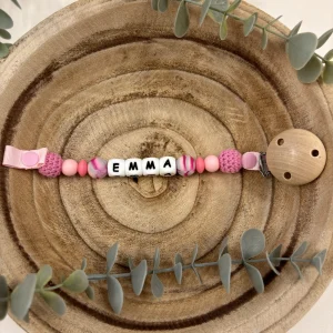 Attache tétine nuance de rose