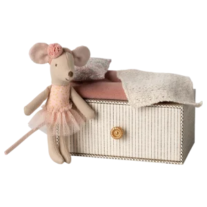 SOURIS BALLERINE PETITE SOEUR DANS SON LIT TIROIR « MAILEG »