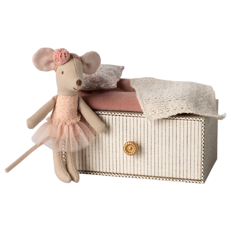 SOURIS BALLERINE PETITE SOEUR DANS SON LIT TIROIR « MAILEG »