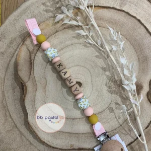 Attache tétine fleurs des champs rose