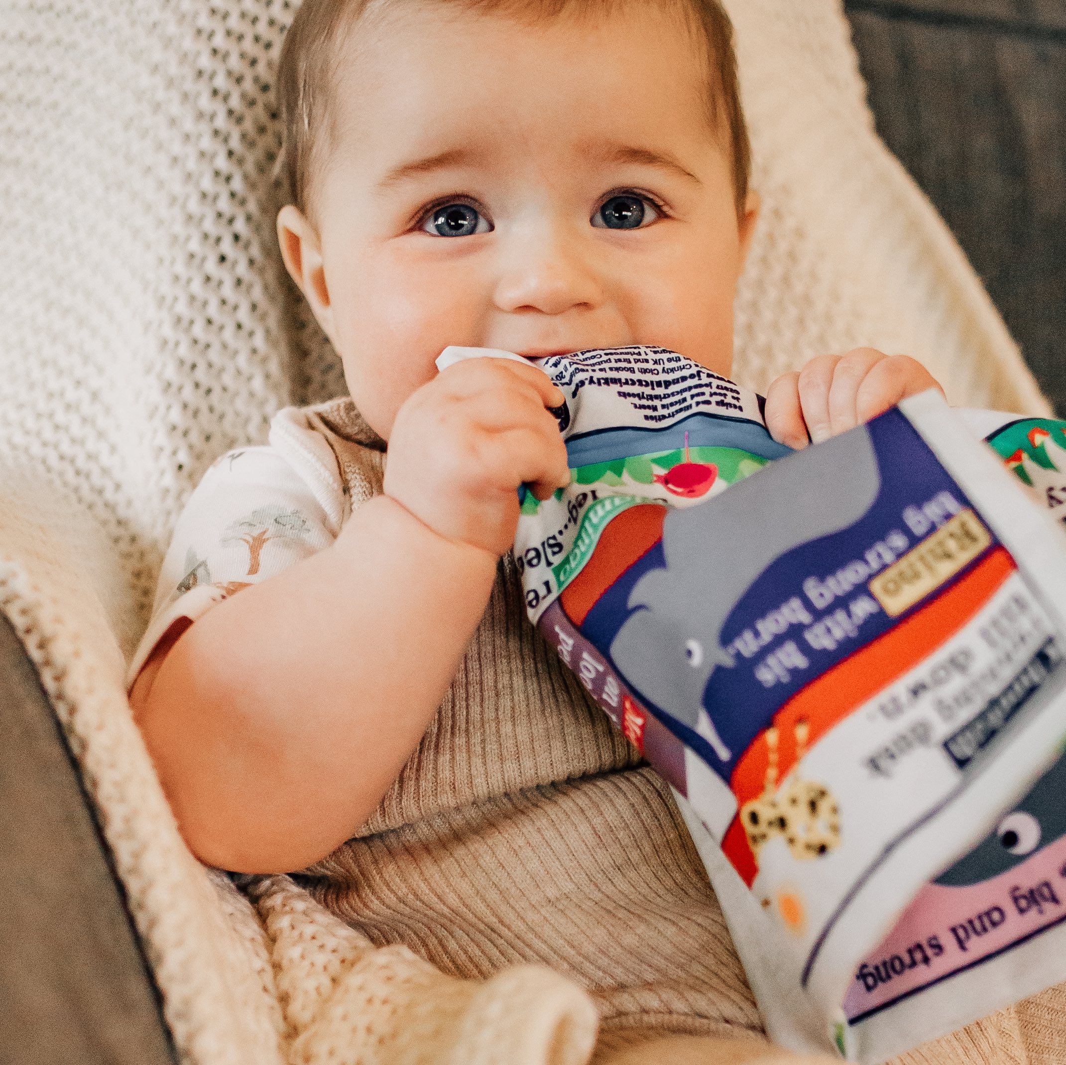 Livre bébé en tissu LES COULEURS (dès 3 mois) – Image 3