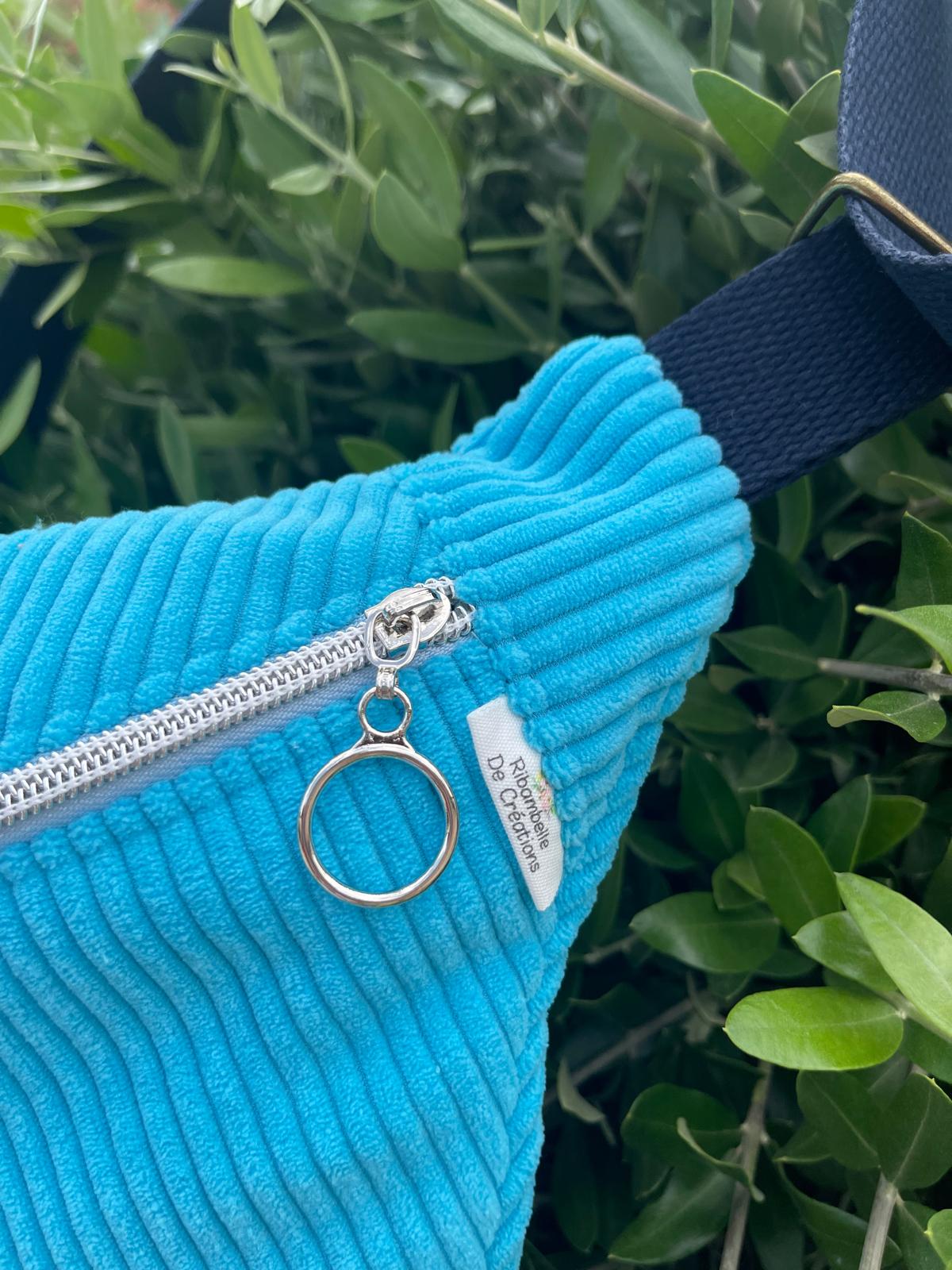 Banane velours Bleu – Baroudeuse Pop – Image 2